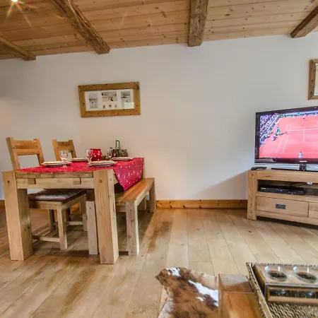 Superbe 3 Etoiles A Chamonix, 2 Chambres, Balcon, Cheminee Deco, Parking Et Wi-fi - Fr-1-343-197 Apartment