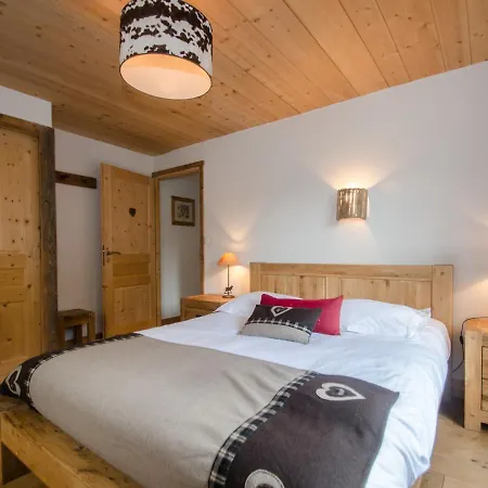 Apartment Superbe 3 Etoiles A Chamonix, 2 Chambres, Balcon, Cheminee Deco, Parking Et Wi-fi - Fr-1-343-197