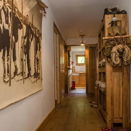 Apartment Superbe 3 Etoiles A Chamonix, 2 Chambres, Balcon, Cheminee Deco, Parking Et Wi-fi - Fr-1-343-197 *